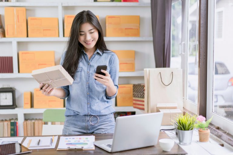 Woman Uses Eco-Friendly Logistics With SMS