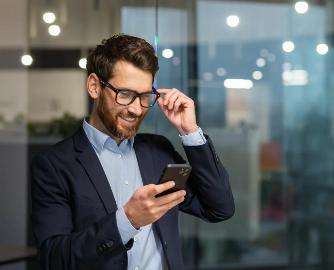 how to send a message to multiple contacts on whatsapp