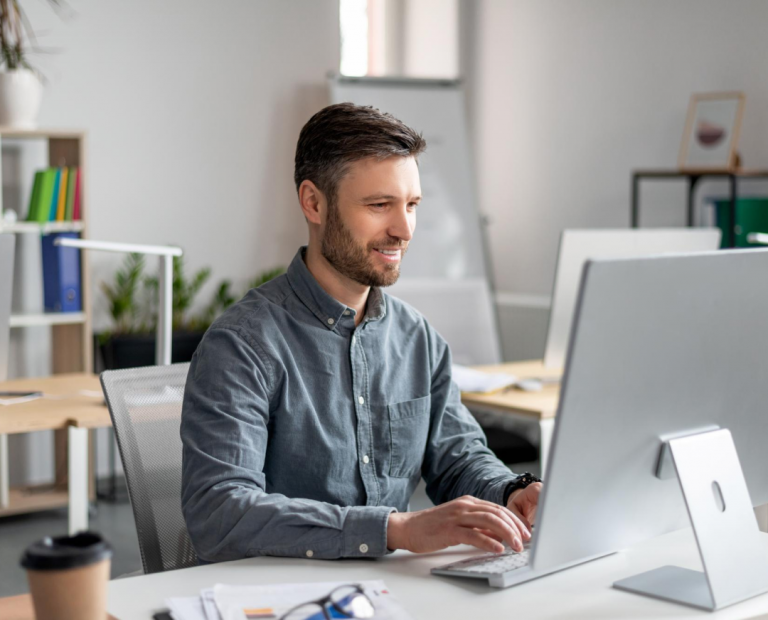 Man uses Messagewhiz for improved retail sales strategies with messaging